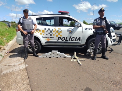 Passageiros de ônibus são presos por Tráfico Internacional de Drogas em Santa Cruz do Rio Pardo 