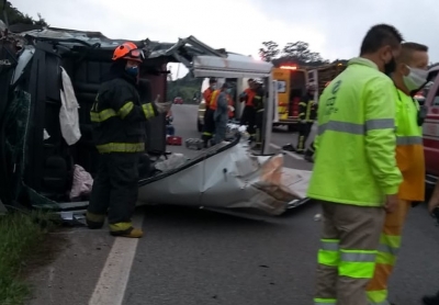 Pacientes de cidade da região ficam feridos em engavetamento na Rodovia Castello Branco 