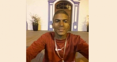 Família espalha cartazes com foto de mototaxista desaparecido desde junho na região 