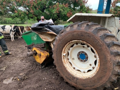 Homem morre após cair em moedor acoplado a um trator na região 