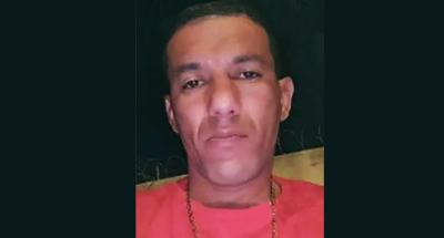 Homem é encontrado morto em gramado de campo de futebol na região 