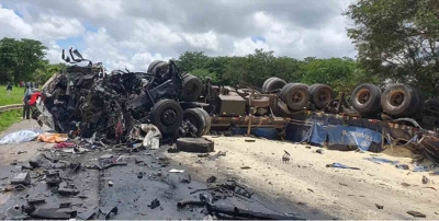 Acidente entre três caminhões deixa um motorista morto na região 