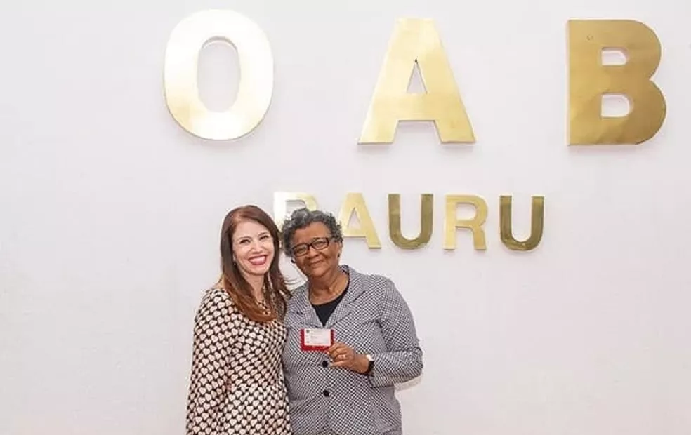 Ex-empregada doméstica vira advogada aos 63 anos e é exemplo de superação na região 