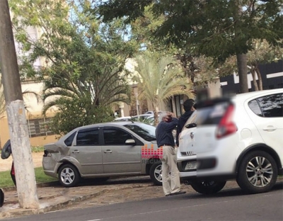 Acidente causa estrago em veículo na área central de Ourinhos 