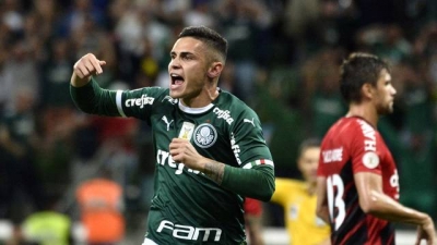 Com “lei do ex”, Palmeiras vence o Athletico e garante a liderança