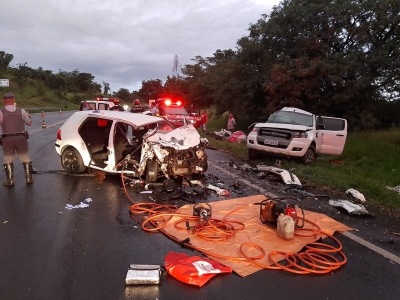 Duas pessoas morrem e quatro ficam feridas em grave acidente na região