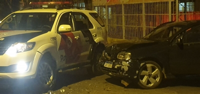 Em cerco policial, acusados de tráfico de drogas batem carro furtado em viatura e acabam presos em Ourinhos