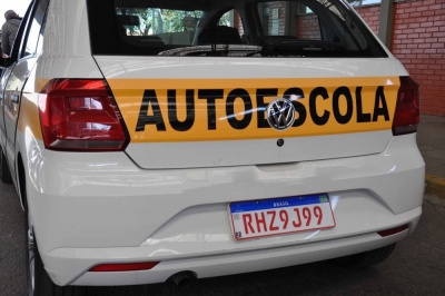 Paraná tem nova faixa de sequência alfanumérica para placas de veículos, diz Detran