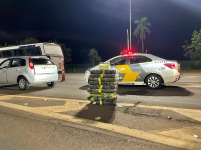 Casal com um filho de 2 anos é preso com maconha no carro na Orlando Quagliato 