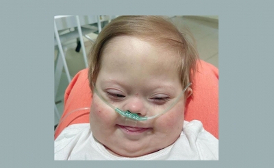 Menino com Down que é fenômeno na web é internado após pegar Covid pela 2ª vez