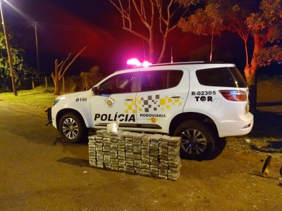 Polícia Militar Rodoviária apreende caminhão com 142 tabletes de cocaína em Ourinhos