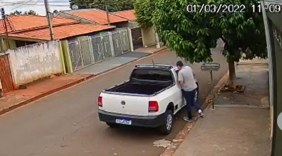 Vítima divulga vídeo de homem furtando caminhonete em Ourinhos 