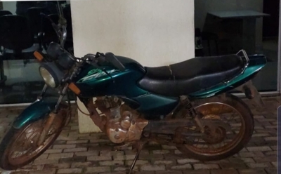 Polícia Militar localiza moto furtada em Ourinhos; veículo está sem placa e com numeração raspada 