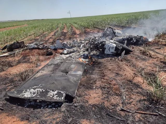 Aeronave pega fogo em área de canavial no interior de São Paulo