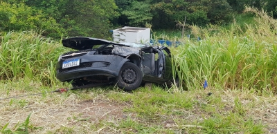 Mulher de 29 anos morre após capotar carro e cair em ribanceira em rodovia na região 