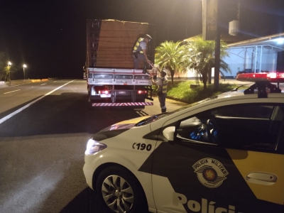 Polícia Rodoviária apreende mais de 150 mil maços de cigarros contrabandeados em Ourinhos