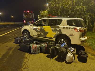 Em operação “Paz e Proteção”, policiais rodoviários apreendem produtos contrabandeados em ônibus que passava por Ourinhos