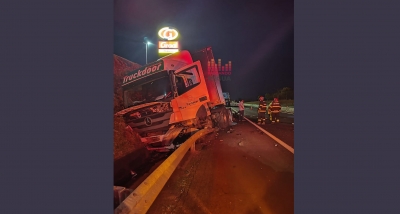 Acidente envolvendo duas carretas na SP-225 é atendido pelos Bombeiros em Santa Cruz do Rio Pardo