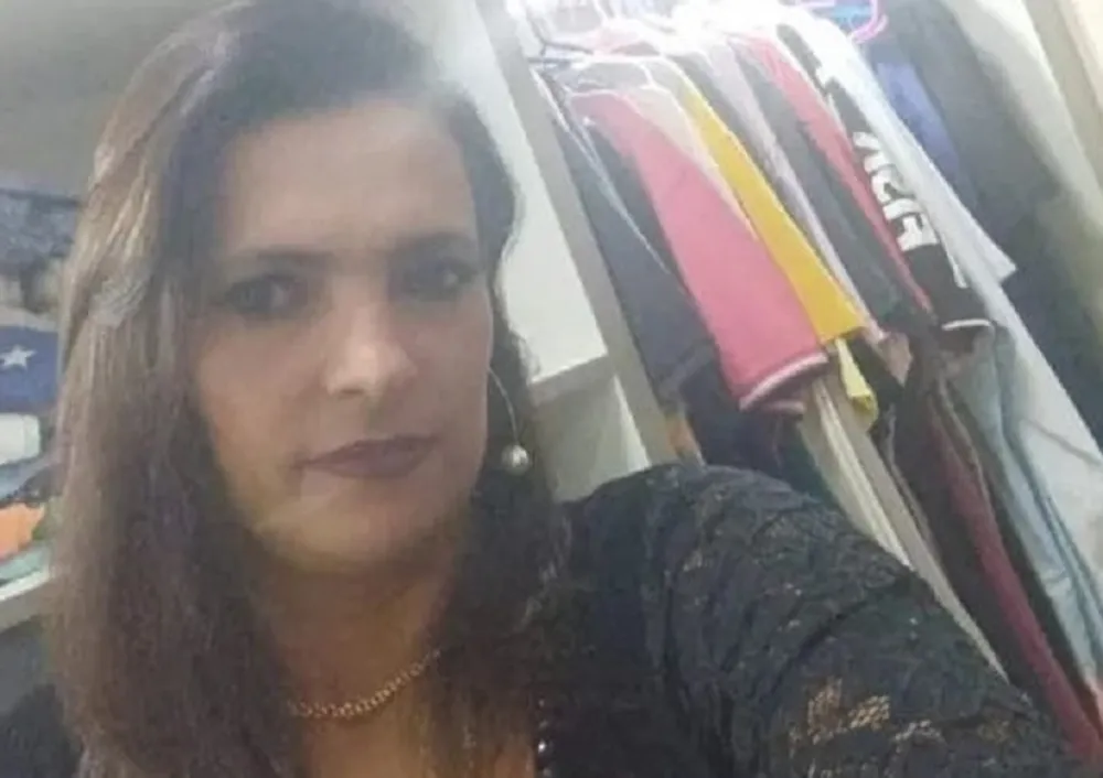 Acompanhada da filha de 8 anos, mulher é agredida com barra de ferro pelo ex-marido e morre na região 