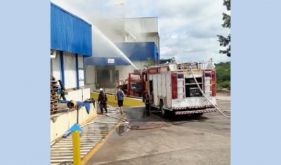 Incêndio é registrado na unidade da JBS de Jacarezinho; veja vídeos 