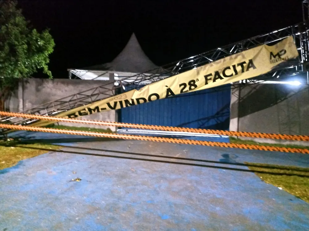 Temporal danifica estrutura de evento e show é cancelado em Taquarituba