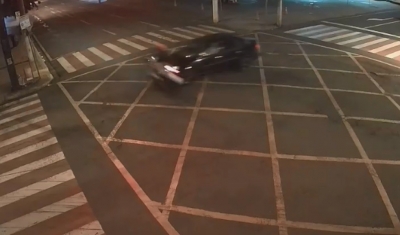 Morre motociclista que foi arremessado 30 metros após batida em cruzamento de Ourinhos; veja o vídeo