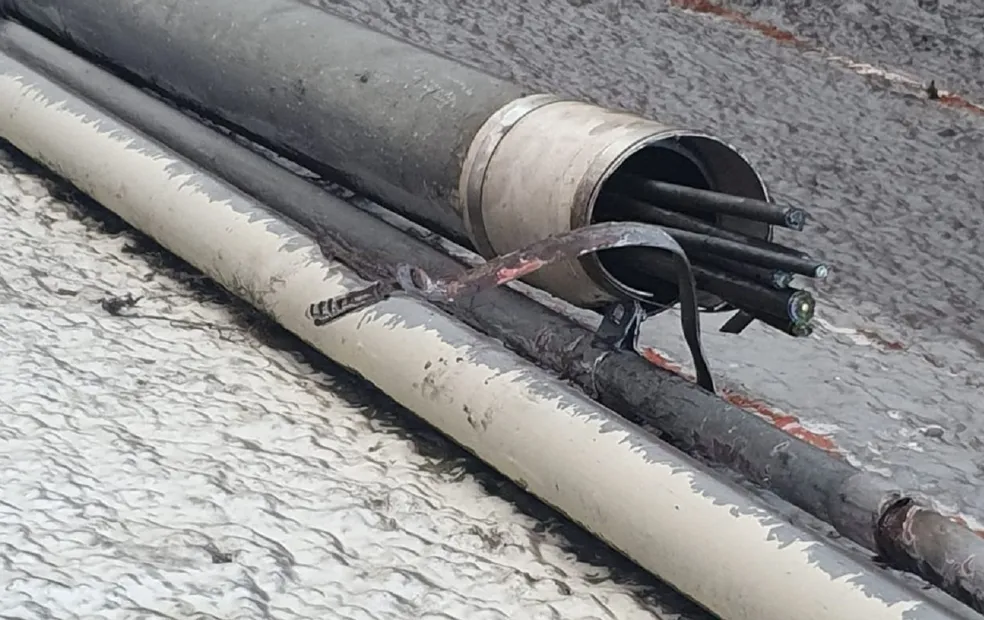 Ladrões tentam roubar cabos de fibra óptica e centenas ficam sem internet por horas na região 