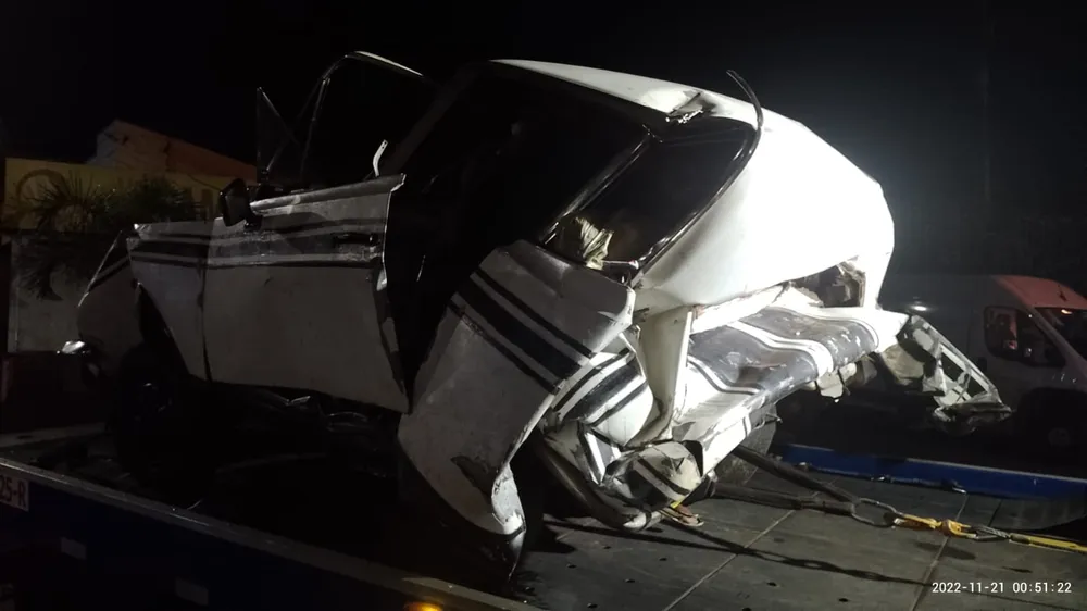 Mulher morre e criança fica ferida em acidente entre carro e van na Rodovia Raposo Tavares 