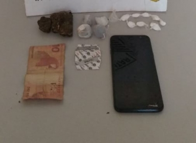 Homem é flagrado vendendo drogas no Oswaldo Brizola em Ourinhos 