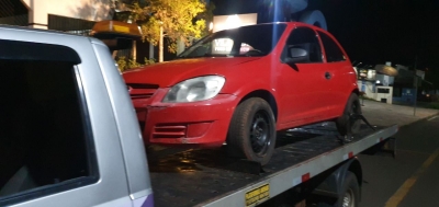 Celta com placas de Volkswagen Brasília é apreendido em Salto Grande 
