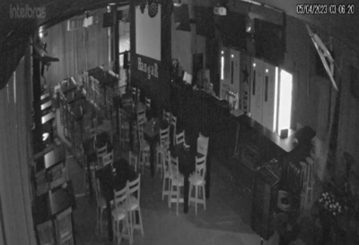 Bandidos invadem bar e furtam garrafas de uísque em Ourinhos; vídeo