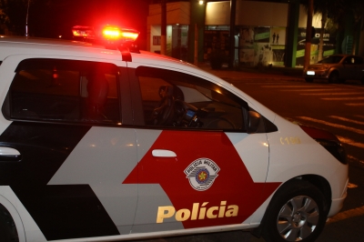 Dupla é presa na Vila São Luiz por tráfico de drogas 