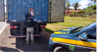 Caminhão cheio de cigarros contrabandeados é apreendido pela PRF na BR-153 