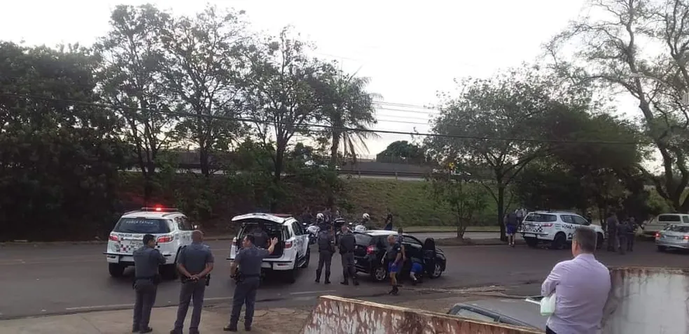 Suspeito de roubo é morto pela PM após desobedecer sinal de parada e sacar arma na região 