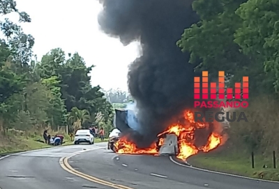 Grave acidente de trânsito envolvendo mais de 5 veículos na PR-092, no norte do Paraná