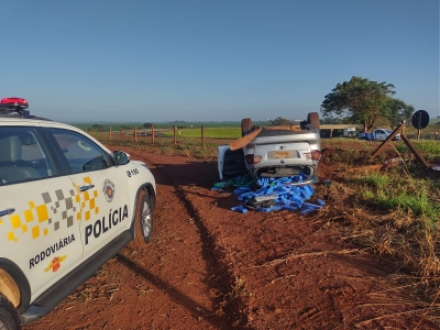 Homem é preso após capotar carro carregado de maconha em Palmital