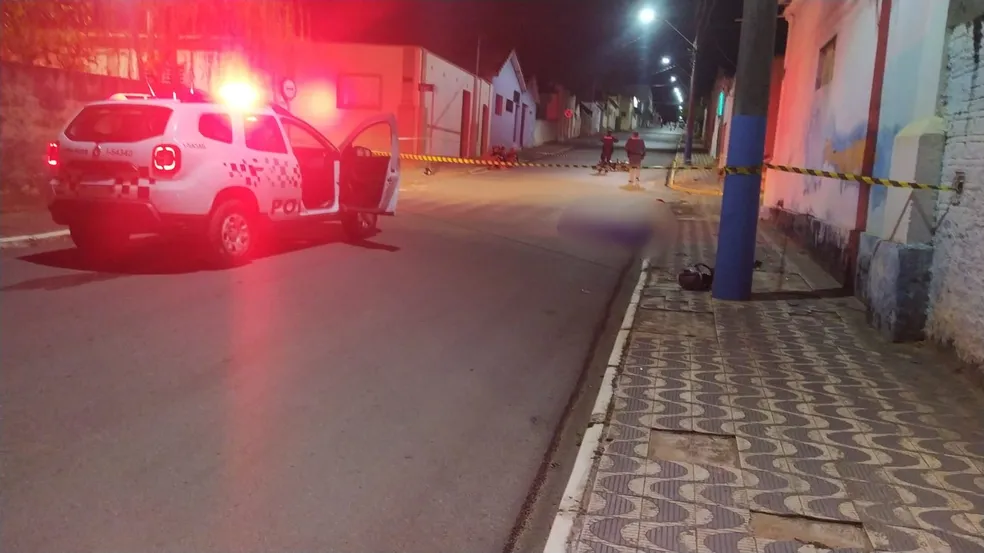 Homem e menina de 10 anos morrem em acidente de moto na região 