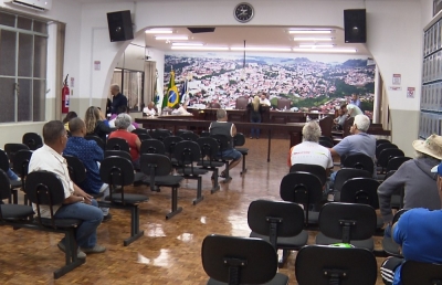 Vereadores de Jacarezinho (PR) recebem mais de R$29 mil com diárias de viagens