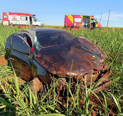 Veículo capota após colisão na BR-369 entre Bandeirantes e Andirá
