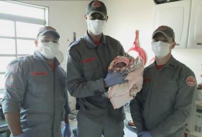 Bombeiros fazem parto de menina em casa na região