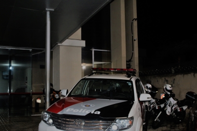 PM dá sequência a ocorrência que iniciou em motel e prende mais um casal por tráfico em Ourinhos