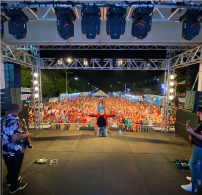 Cantor Regis Danese comemora aniversário de Salto Grande com mega show 