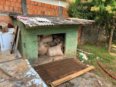 Homem é preso com dezenas de sacos de café furtados, munição de uso restrito e drogas na região