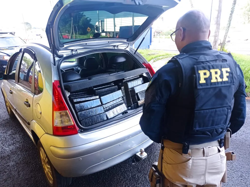 Homem é preso com mais de 300 kg de maconha em carro em Ourinhos