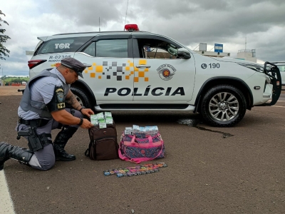 Polícia Militar apreende anabolizantes em ônibus durante operação na SP-225 em Santa Cruz do Rio Pardo