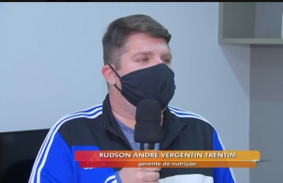 Na TV, Secretaria da Educação de Ourinhos informa como está distribuindo kits de merenda aos pais