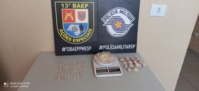 Cães farejadores da Polícia Militar encontram droga escondida em mata em Ourinhos 