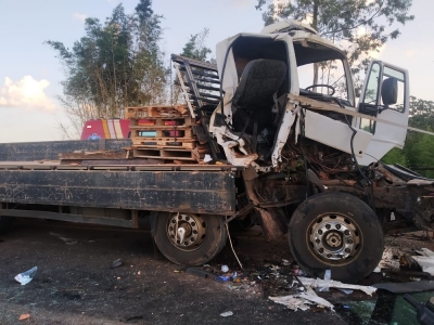 Colisão entre caminhões e carro deixa feridos na Rodovia Raposo Tavares