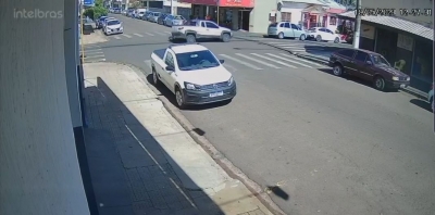 Jovem motociclista morre em trágico acidente no centro de Ourinhos; vídeo 