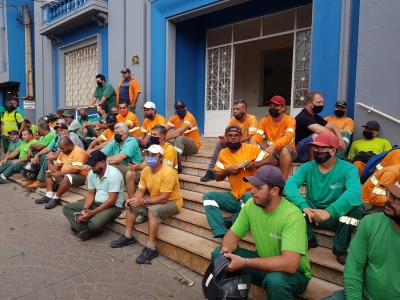 Pressionado, prefeito Lucas aceita receber verdadeiros representantes da coleta de lixo de Ourinhos